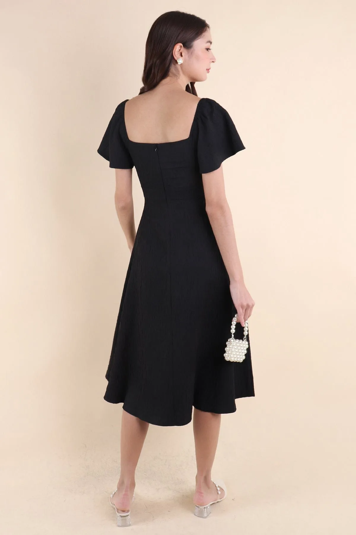 FIORA SLEEVE MIDAXI DRESS IN BLACK