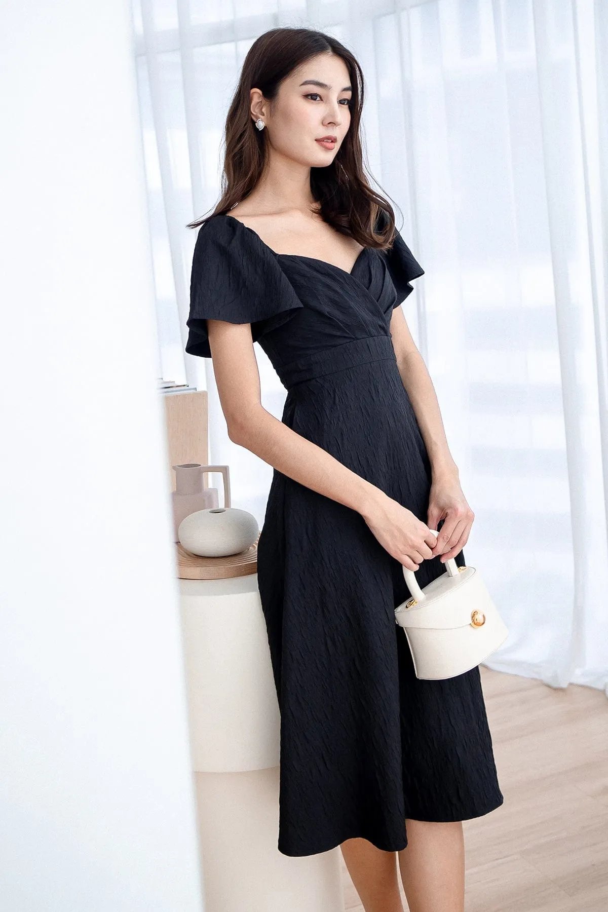 FIORA SLEEVE MIDAXI DRESS IN BLACK