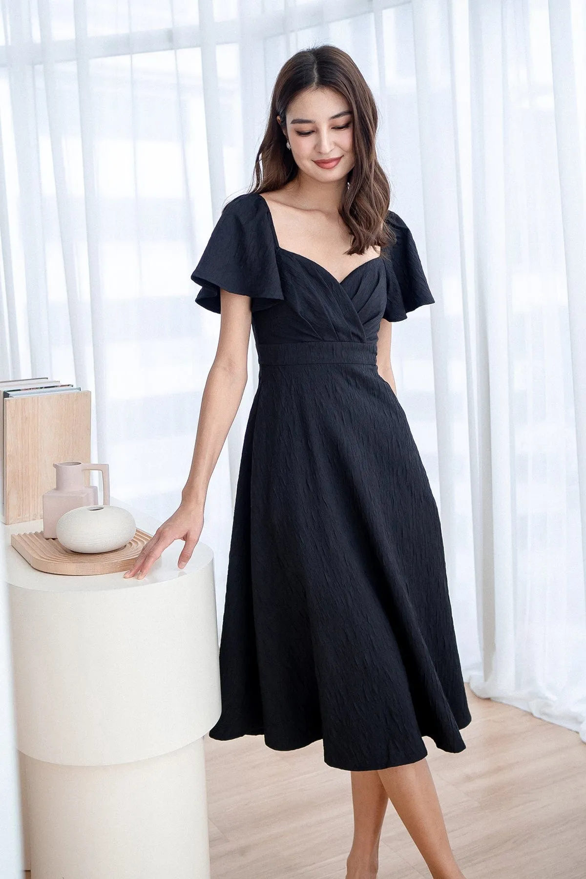 FIORA SLEEVE MIDAXI DRESS IN BLACK