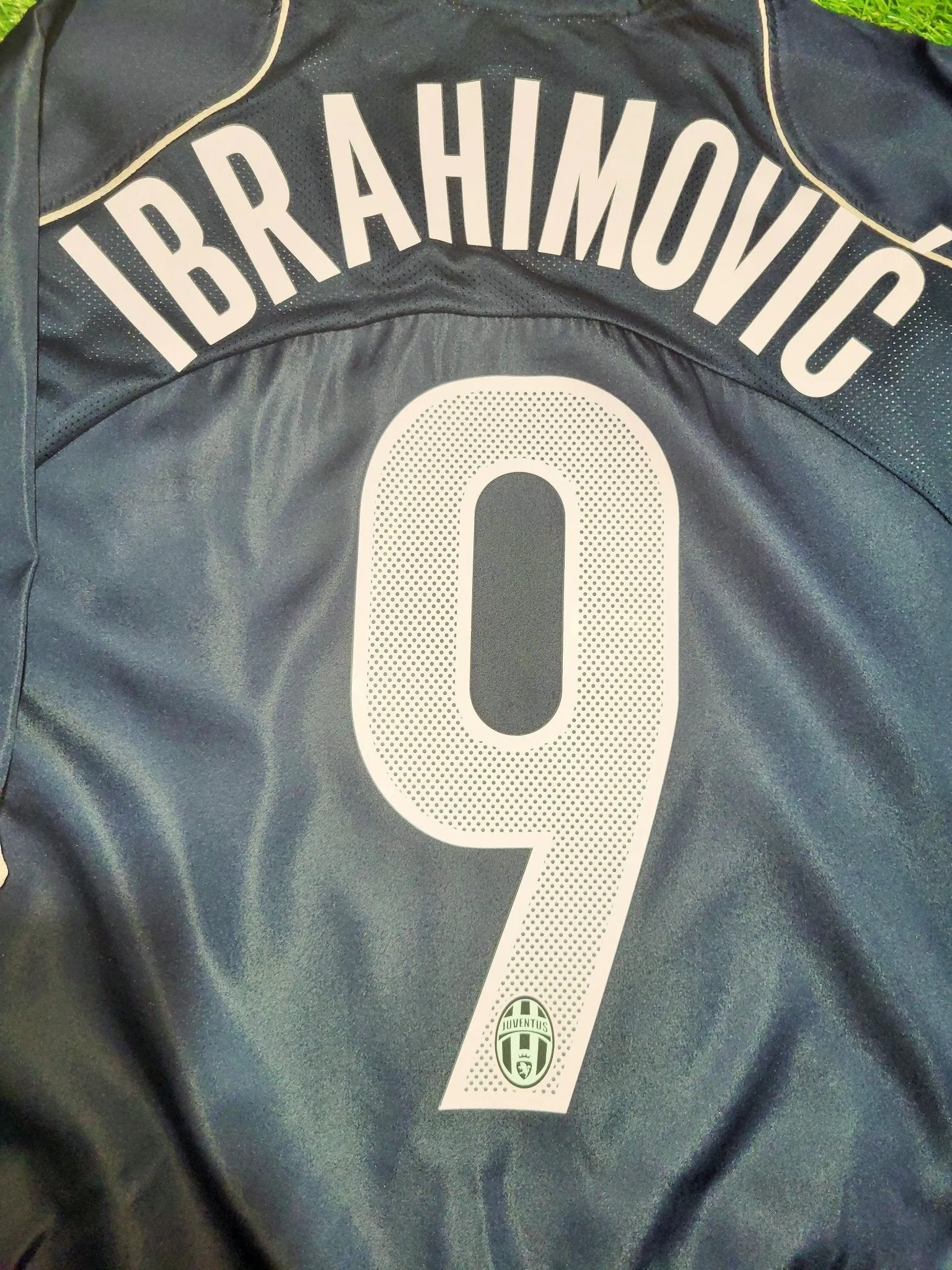 Ibrahimovic Juventus 2004 2005 Away Soccer Jersey Shirt XL